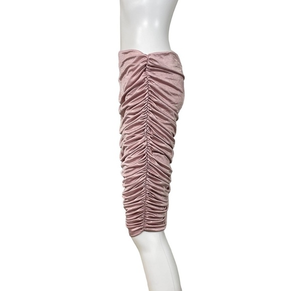 Woman’s Pink Ruched Skirt - Picture 3 of 5
